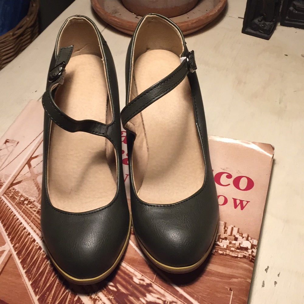 Green Mary Jane style dress shoes